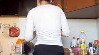 I can't believe this girl is showing her big ass like that!