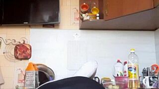 I can't believe this girl is showing her big ass like that!