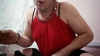 travesti avec un gode