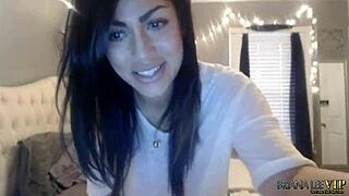 briana lee performs a solo masturbation show on webcam