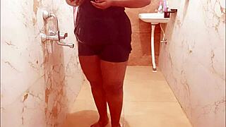 I watched this myanmar sexy milf takin shower, it was amazin