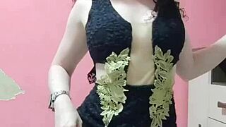 i dance to seduce the biggest audience online. dream to be the biggest whore seen worldwide