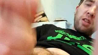 new jizzman masturbating penis to jizz