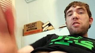 new jizzman masturbating penis to jizz