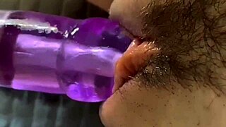 waiting for a good cock, the housewife spreads her pussy with a dildo