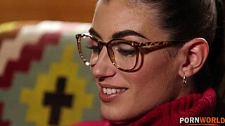 Spanish beauty Julia Roca seduces a guy in the park for intense action