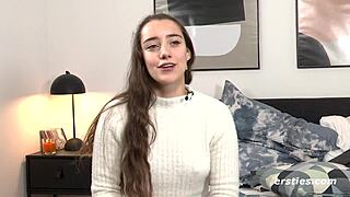 yogalehrerin medea aus leipzig kommt mit riesen-dildo zum höhepunkt