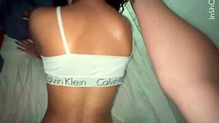 Novinha e fudida e leva tapa e soco na bunda