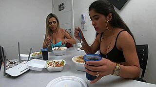 Entre Um Video E Outro A Gente Para Para Comer Sem Parar A Putaria - Izabela Pimenta!