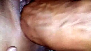 mslola's pussy is so good, she's fingering herself wet