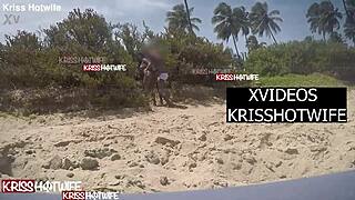 Corno manso watches esposa Kriss Hotwife fucked by realizador baiano on busy public beach