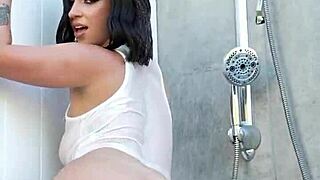 Sexy milf Jada Stevens flaunts her big ass in raw scenes