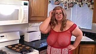 bbw milf shows off big ass and boobs in teasing pose