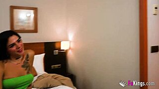 jessica kate and alba surprise the guy with blowjob