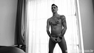 um casal gay estreando no pornô juntos