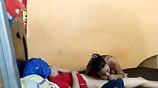 mi hermanastra artemisa me convencion tener relaciones sexuales por primera vez con ella y yo acepte con la condicion de que no diga nada a mis padrastro- porno casero-