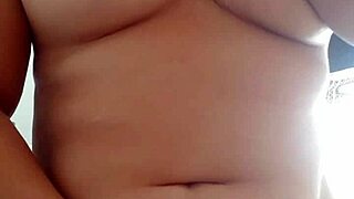 Enorme Chica Latina Juega con Su Enorme Coño en POV: Masturbation Orgasm Curvy Fat Ass.