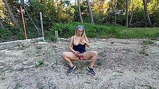 Meryledyxxx Masturbates Outdoors to Public Squirting Climax?