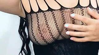 Unfaithful woman seduces her lover for intense fucking