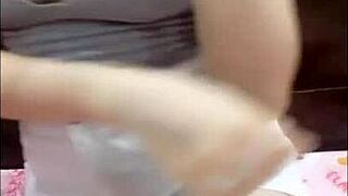 em nhung hani shows her big tits on webcam