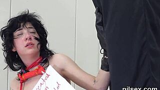 गंदी सुंदरी पागलखाने में अजीब गुदा चाटना और गुदा थेरेपी से गुजरती है