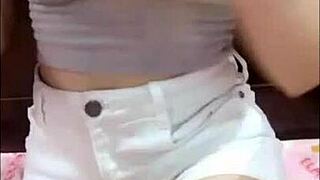 em nhung hani shows her big tits on webcam