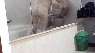 argentina chick banging and sucking in hotel bathtub, givin’ an epic ride