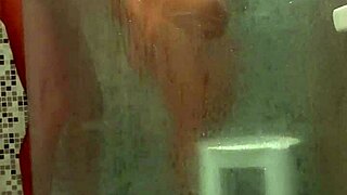 i giv my wfe a blowjob in the shower and she cums