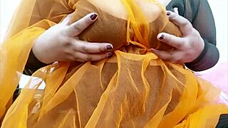 i'm a singapore big boobs milf, showing my tits and boobs to you