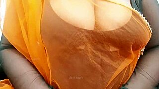 i'm a singapore big boobs milf, showing my tits and boobs to you