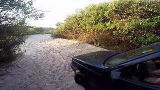 gata fodes in public on the beach to get car unstuck help - sumaya ganesha pernocas joy cardozo 😏🌊