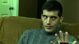 मैं देखता हूं TS फॉक्सी अपने बॉयफ्रेंड के भाई को जोश में चूसती और चोदती है