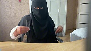 arab milf masturbates herself live on web chat