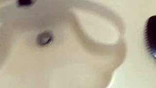 मैं और प्रेश होममेड क्लिप में करीब आ रहे हैं। सिर्फ हम दोनों आराम कर रहे और मजा कर रहे हैं!