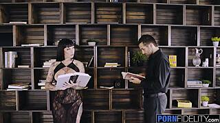 Jessie Lee shows off her goth milf body outdoors