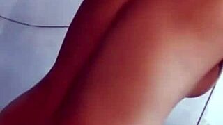 Wow, E Trang Nguyễn's sexy reveal during her bath on Bigo is just insane! You gotta see this hot Vietnamese action now!