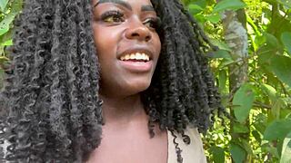 eu e meu amigo levamos pretinha gostosa emo para cachoeira e demos pau para ela.