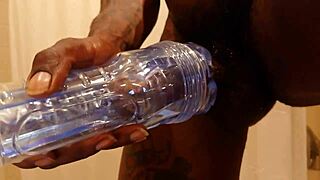 हैलिलुजाह जॉनसन फ्लेशलाइट पर काम कर रही है, हर स्ट्रोक फील करती है इंटेंस कमशॉट के साथ