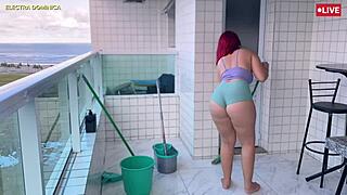 i contrated the safada maid that wears shortinho, what a delicia that bunda, i get louco de tesao