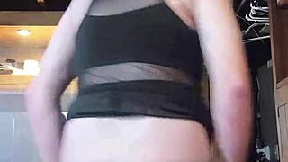 तुम्हारे लिए सेक्सी नई पैंटी मॉडलिंग पार्ट 2 में।