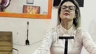 peguei ela alongando em casa, olha só que delícia de ass e pernas 😍