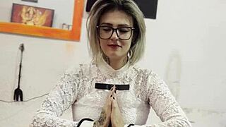 peguei ela alongando em casa, olha só que delícia de ass e pernas 😍