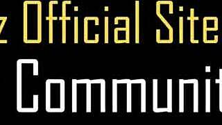 nikki benz licks vicky vette's mature slit with big blue dildo