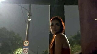 Punheta Arriscada Na Rua Pra Ruiva Gostosa No Ponto De Onibus