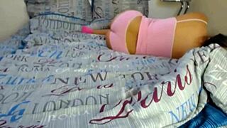 bootylicious babe in wild webcam solo with intense squirting