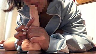 जापानी एमेच्योर बेब लाउड मोन्स करती है जबकि इंटेंस रॉ एक्शन में वाइल्ड डिजायर के साथ जोर से बांग करती है