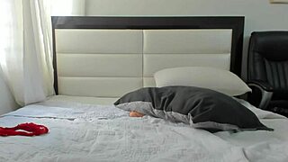 Latina Girl Shows Off Her Massive Ass on Webcam