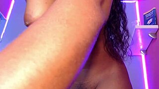 Watch this latina play with toys on webcam solo