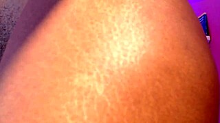 Watch this latina play with toys on webcam solo