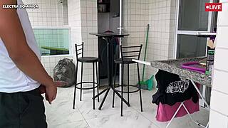 CONTRATEI ESSA EMPREGADA E EU NÃO AGUENTEI DE TANTO TESÃO NESSA BUNDA OLHA ESSE SHORTINHO